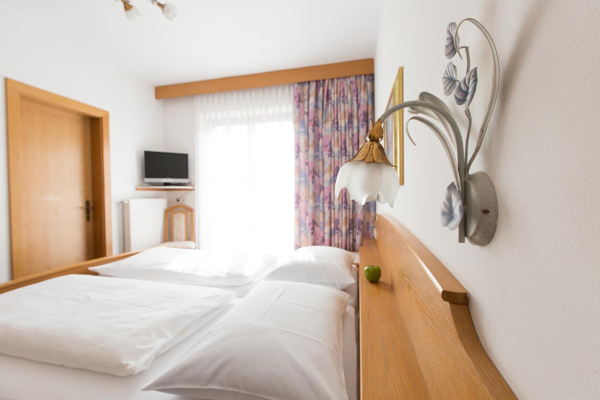 Bed and Breakfast Linghof Dorf Tirol Exterior foto